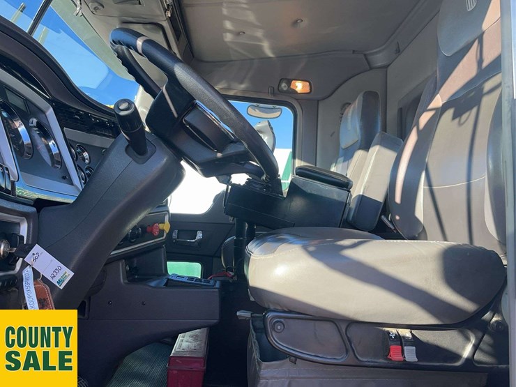 2016-kenworth-t800-image-11