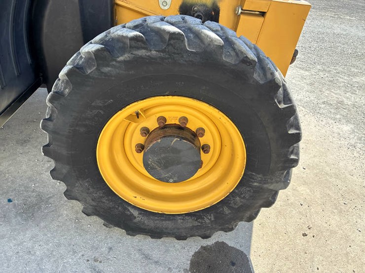 2015-caterpillar-tl943c-image-47