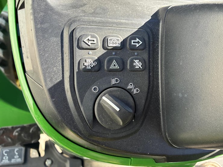 2018-john-deere-3038e-image-54