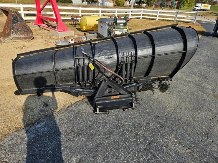 #3023-•-bonnell-10'-one-way-snow-plow-image-4