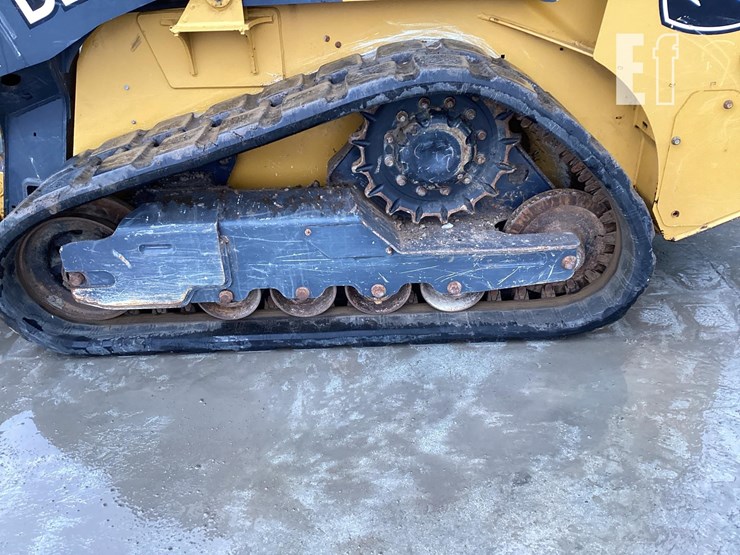 2020-deere-317g-image-11