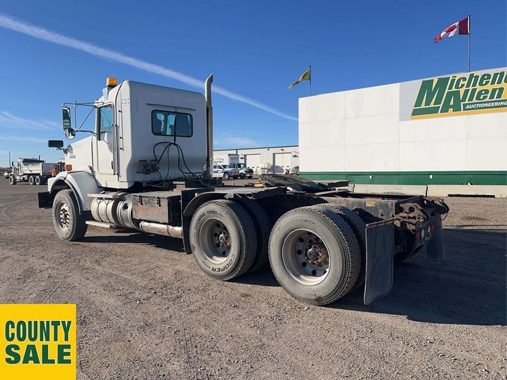 2016-kenworth-t800-image-3