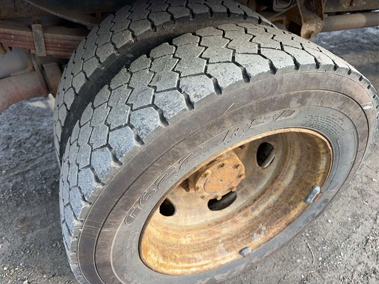 2011-ford-f550-xl-image-11