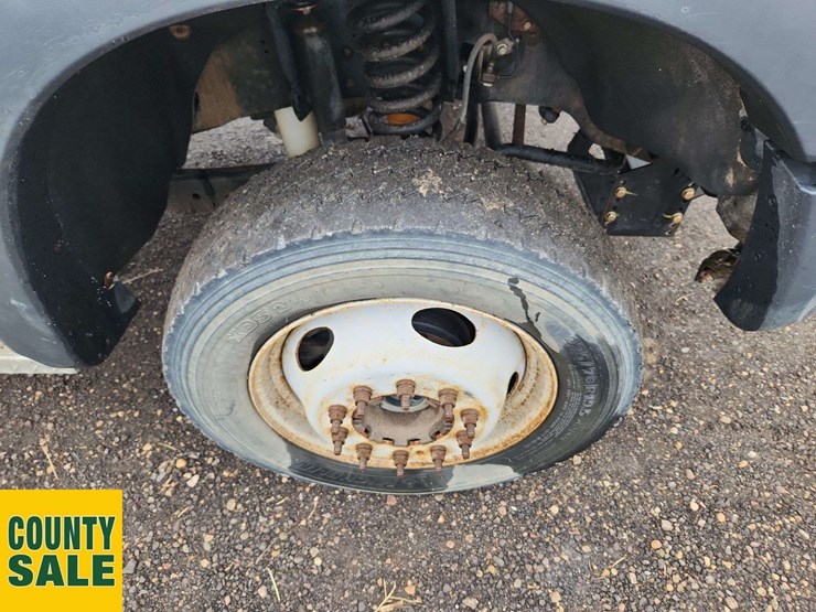 2013-ford-f550-image-31