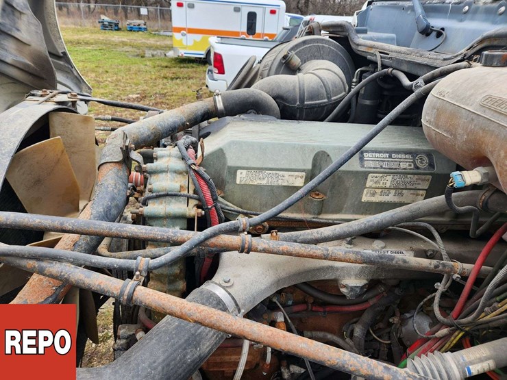 2002-freightliner-columbia-120-image-24