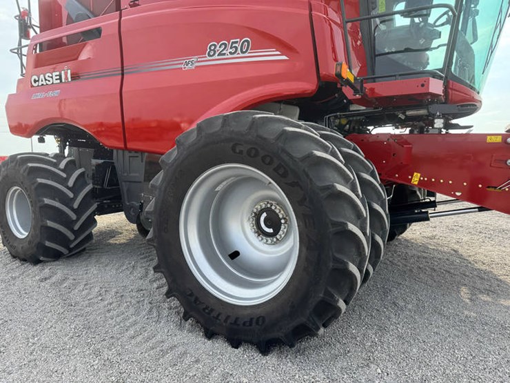 2023-case-ih-8250-image-19