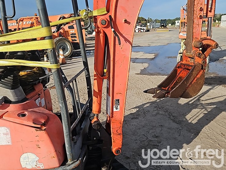 2013-kubota-u17-image-17