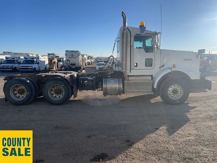 2016-kenworth-t800-image-5