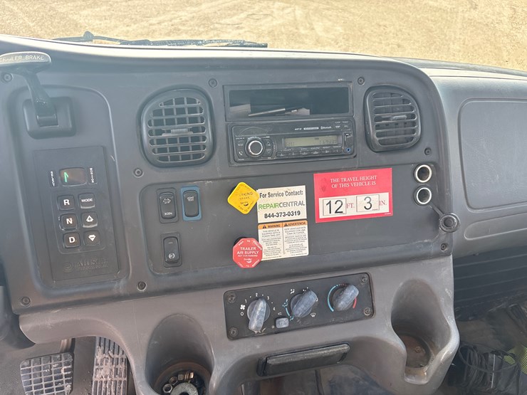 #24576-•-2016-freightliner-image-11
