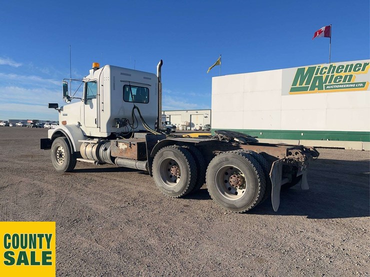 2016-kenworth-t800-image-3