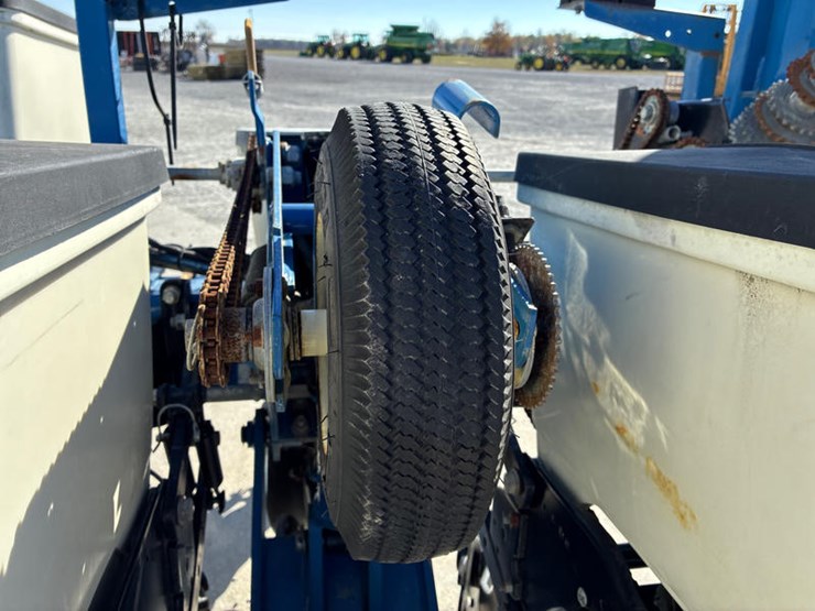 2014-kinze-3000-image-30