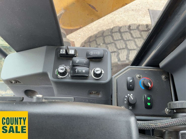 2020-deere-872gp-image-16