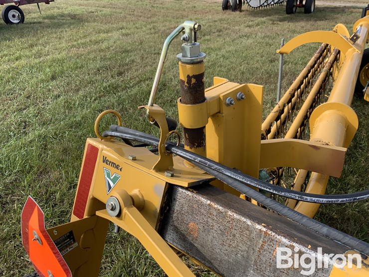 2016-vermeer-r2300-image-18