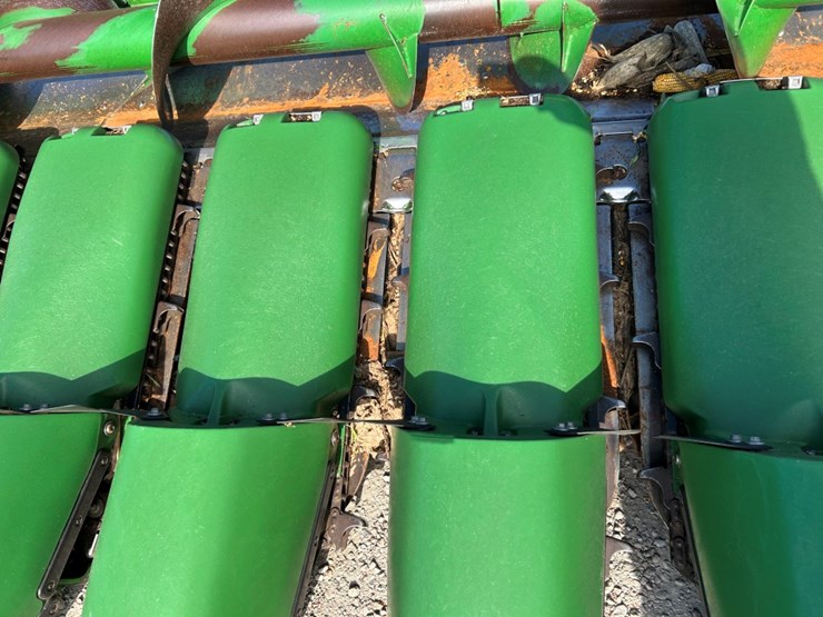 2021-john-deere-c18f-image-26