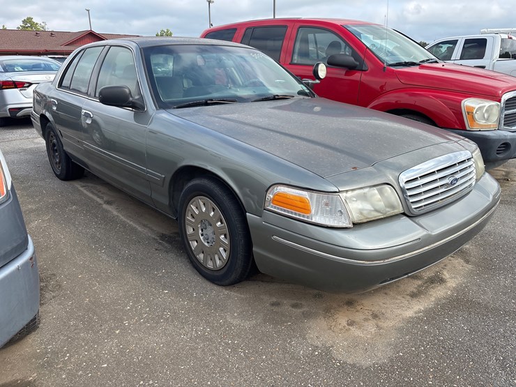#5009-•-2003-ford-crown-victoria-|-for-parts/repairs-image-2