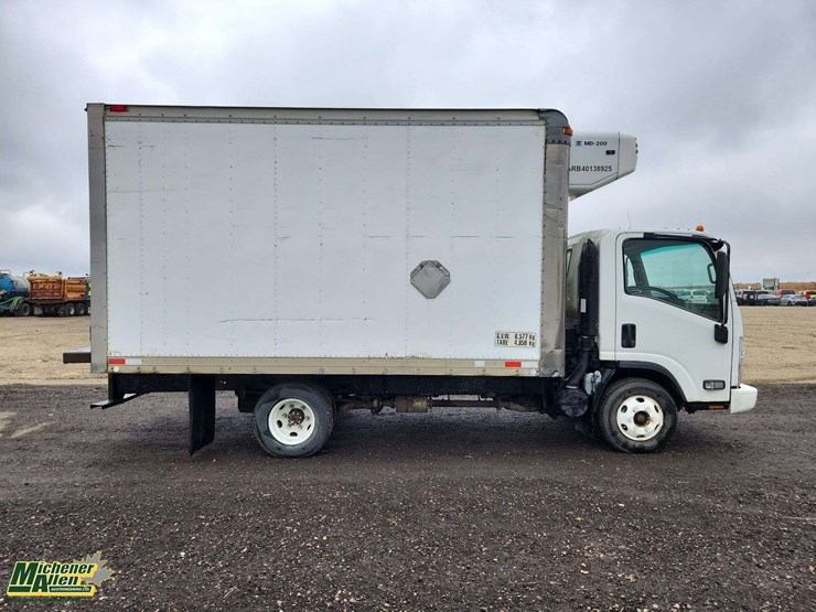 2009-isuzu-npr-image-6