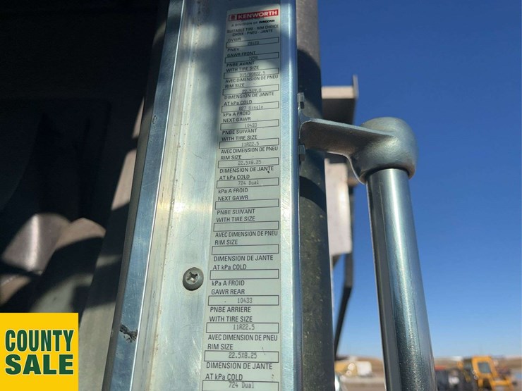 2016-kenworth-t800-image-25