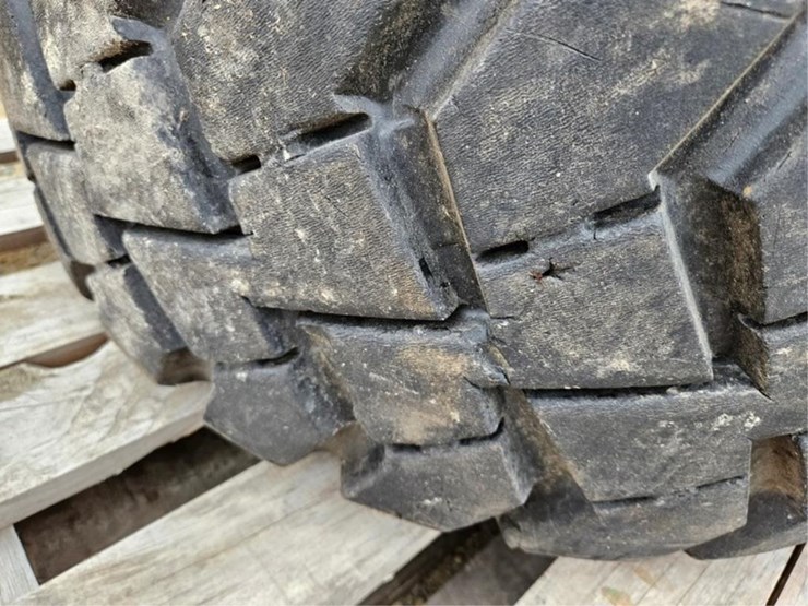 #3082-•-(3)-12-16.5-tires-&-rims-image-9