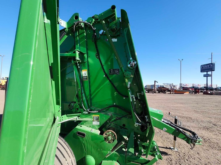 2023-john-deere-560m-image-11