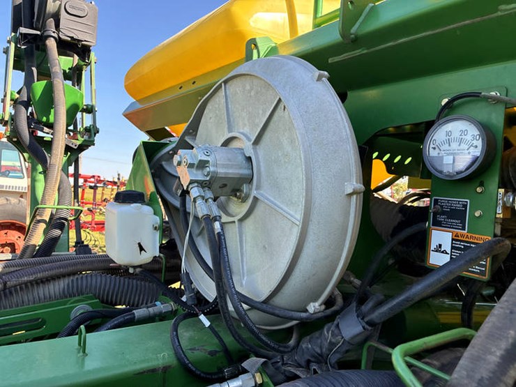 2011-john-deere-1790-image-26