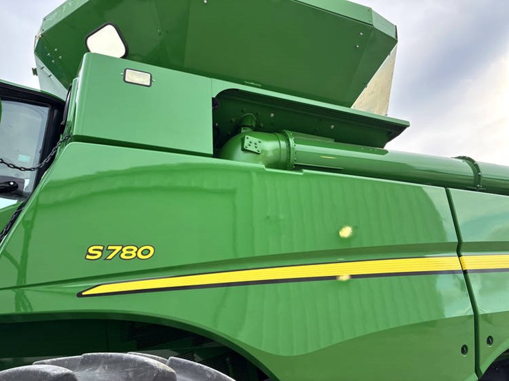 2018-john-deere-s780-image-32
