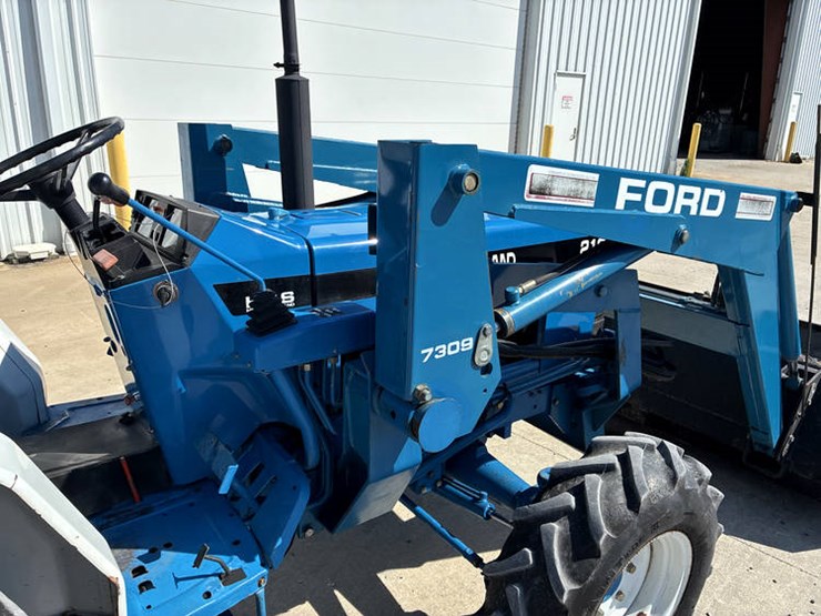 new-holland-2120-image-38