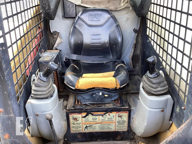 2000-caterpillar-216-image-12