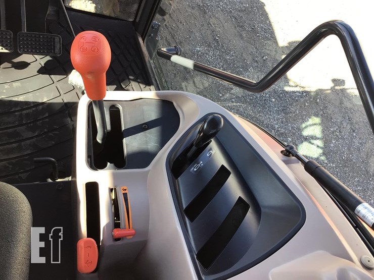 2015-kubota-m7060-image-16