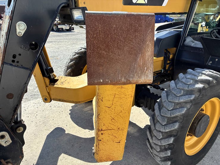 2015-caterpillar-tl943c-image-17