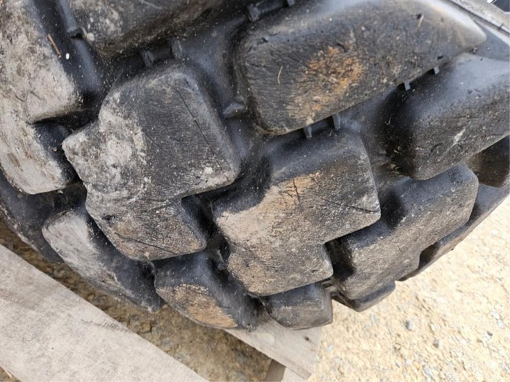 #3083-•-(2)-tires-image-4