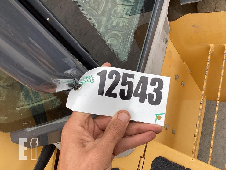 2017-deere-410l-image-23