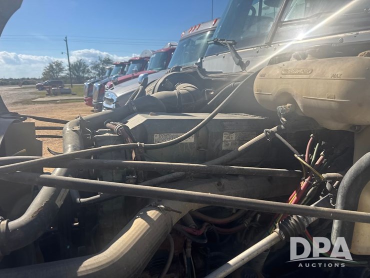 2002-freightliner-van-truck-(pz14145,-unit-28084)-image-7