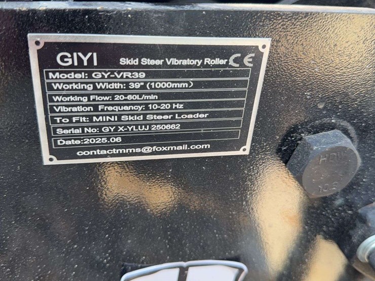 giyi-skid-steer-vibratory-roller-image-3