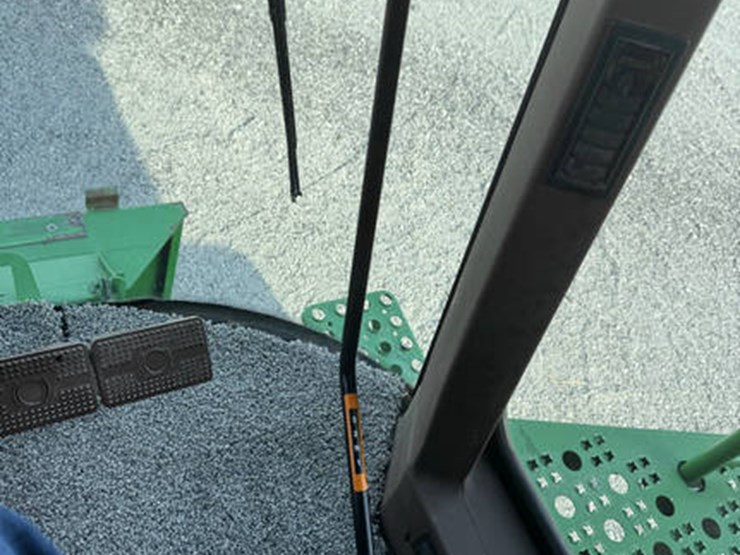 2005-john-deere-9560-sts-image-80