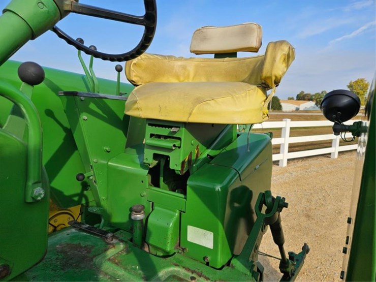 john-deere-2520-image-28