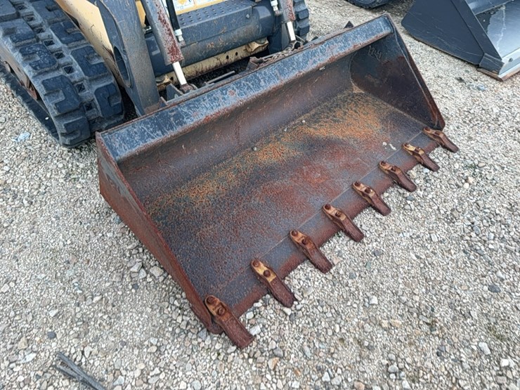 new-holland-c227-image-38