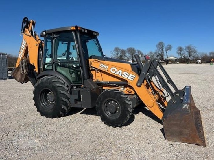 2017-case-580sn-image-2