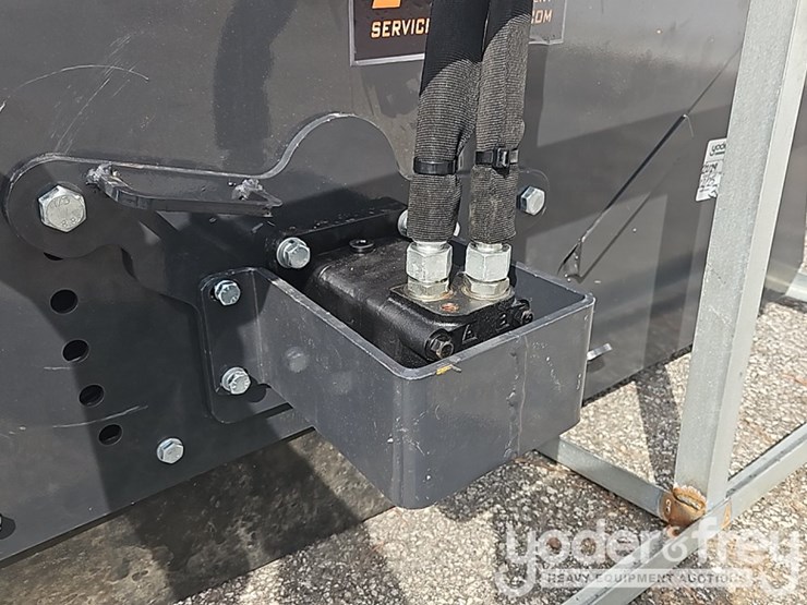 unused-72"-broom-sweeper-(ss-72w)-to-suit-skidsteer-image-11