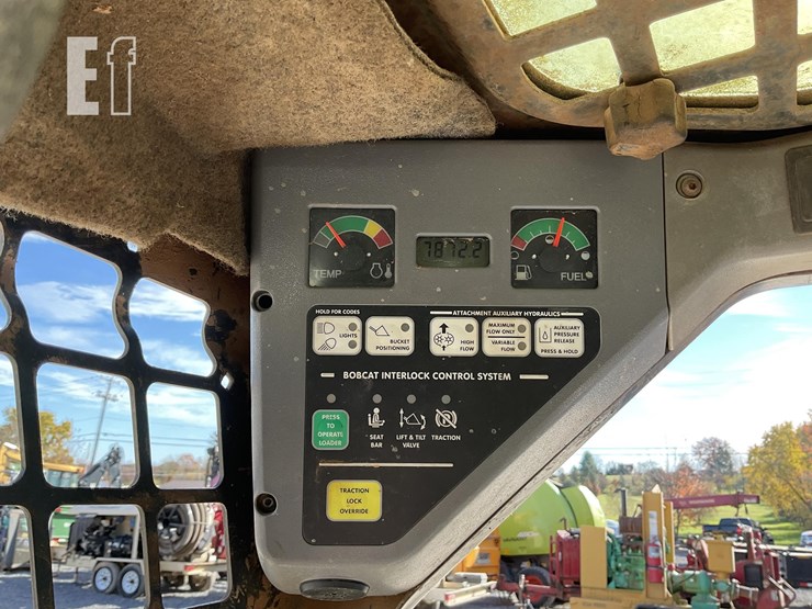 2005-bobcat-t300-image-18