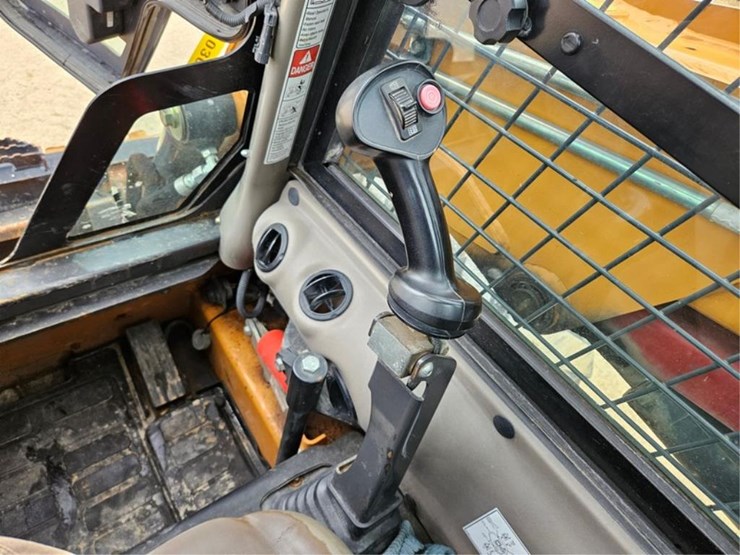 #3068-•-case-sr280-skid-loader-image-21