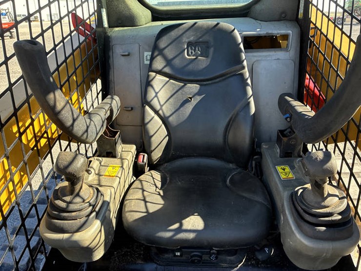 2018-caterpillar-259d-image-25