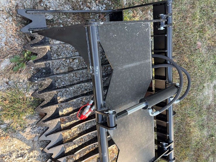 skid-steer-hollow-wood-grabber-image-1