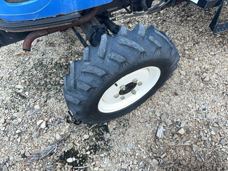 new-holland-boomer-30-image-5