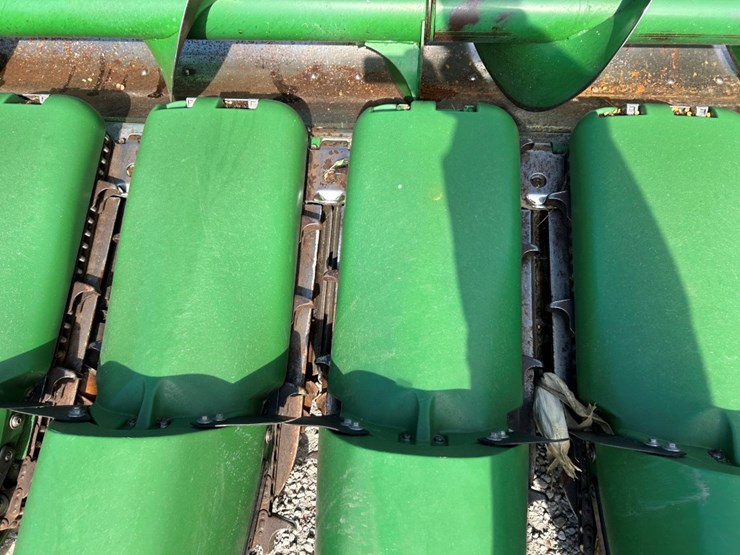 2021-john-deere-c18f-image-31