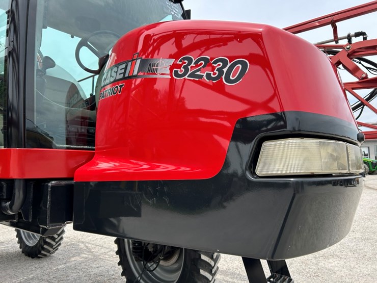 2014-case-ih-3200b-image-7