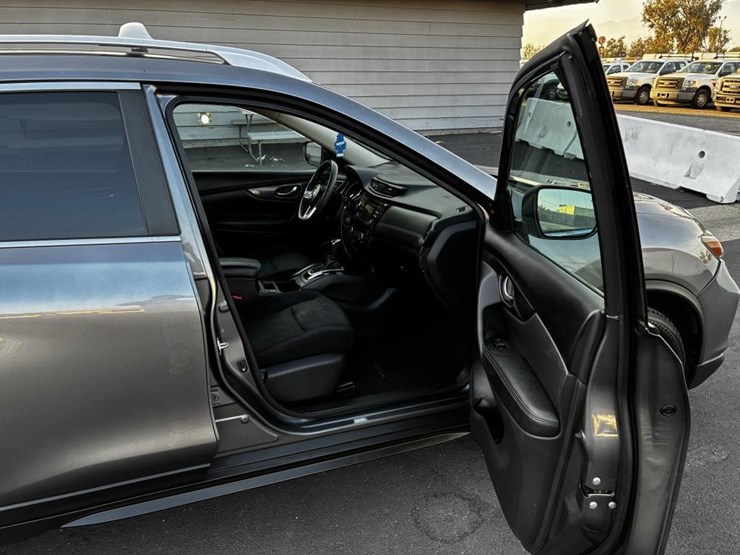 2017-nissan-rogue-image-9