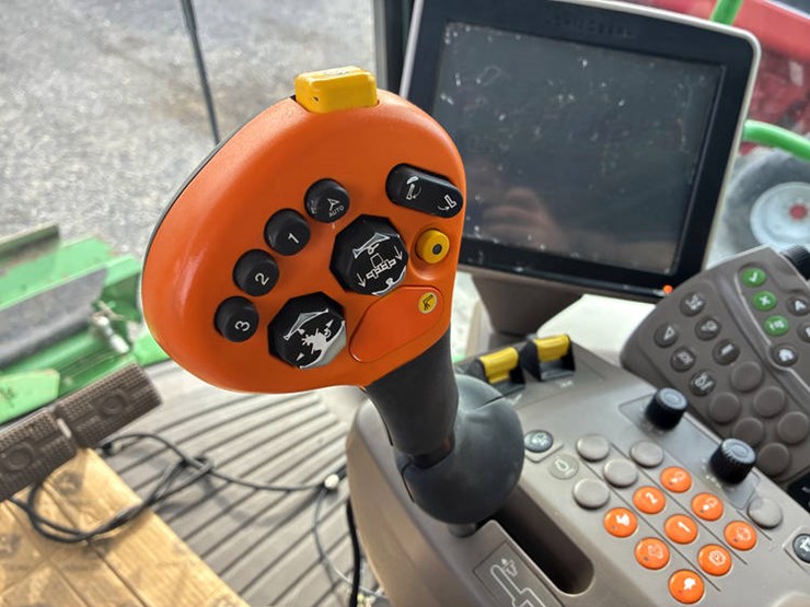 2014-john-deere-s680-image-23