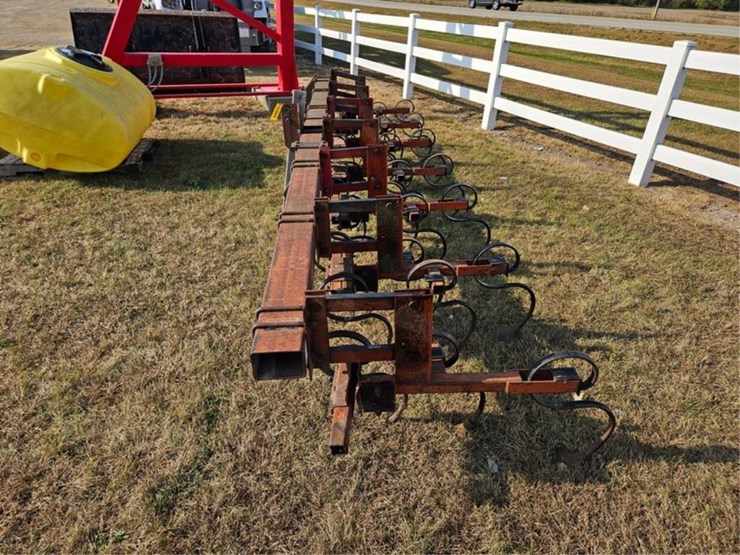 #3020-•-3pt-6-row-vibra-shank-cultivator-image-2