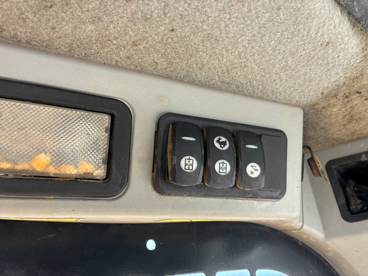 2018-caterpillar-259d-image-29