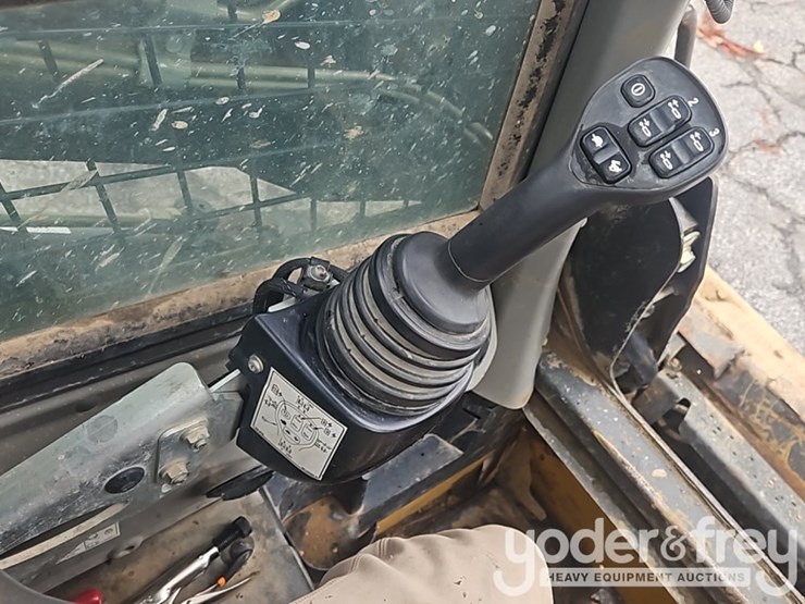 2020-new-holland-c345-image-30